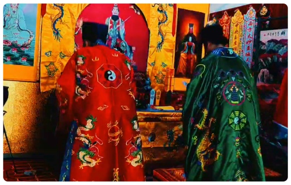 01.化解太岁法事；   02.升官晋职法事 ；03.文昌考试法事； 04.偿还阴债法事； 05.开财门补财库； 06.助种生基法事； 07.催子受孕法事；08.开运转运法事；09.催财发财法事；10.化解童子法事；11.化解小人法事；12.小儿平安法事；  13.超度亡灵法事； 14.超度宠物法事； 15.超度婴灵法事；16.祈福许愿法事；fuzhoufashi003.jpg